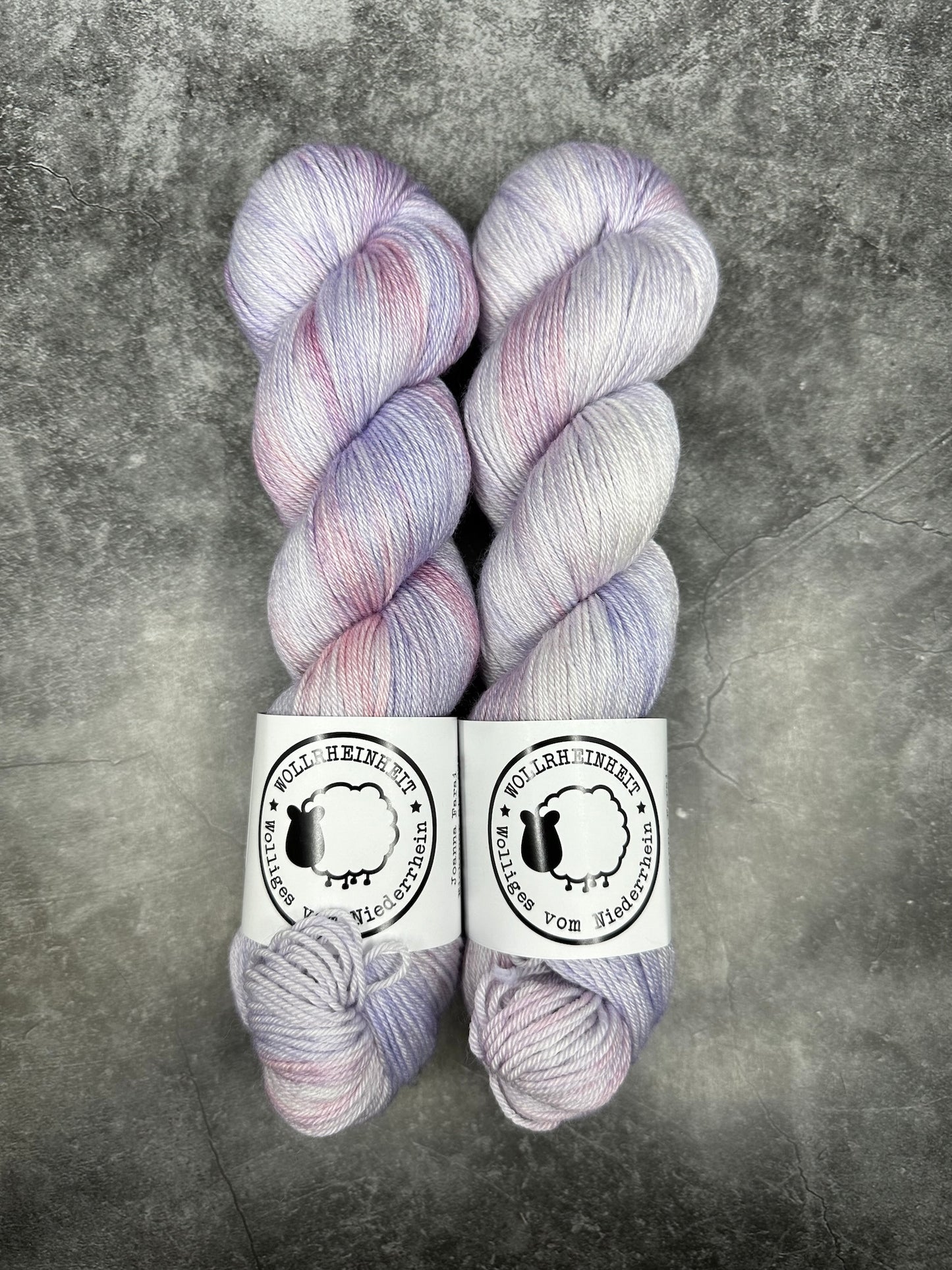 BamSi Socks 100g - VIOLET WHISPER