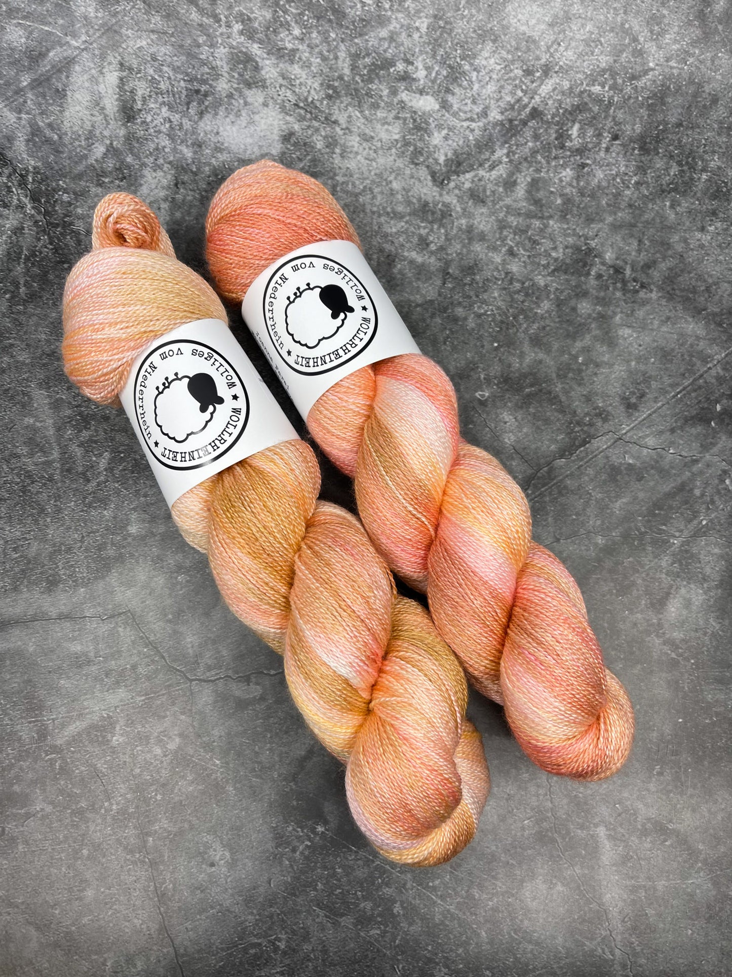 Sunny PEACH - handgefärbtes Merino Seide Lacegarn 600m