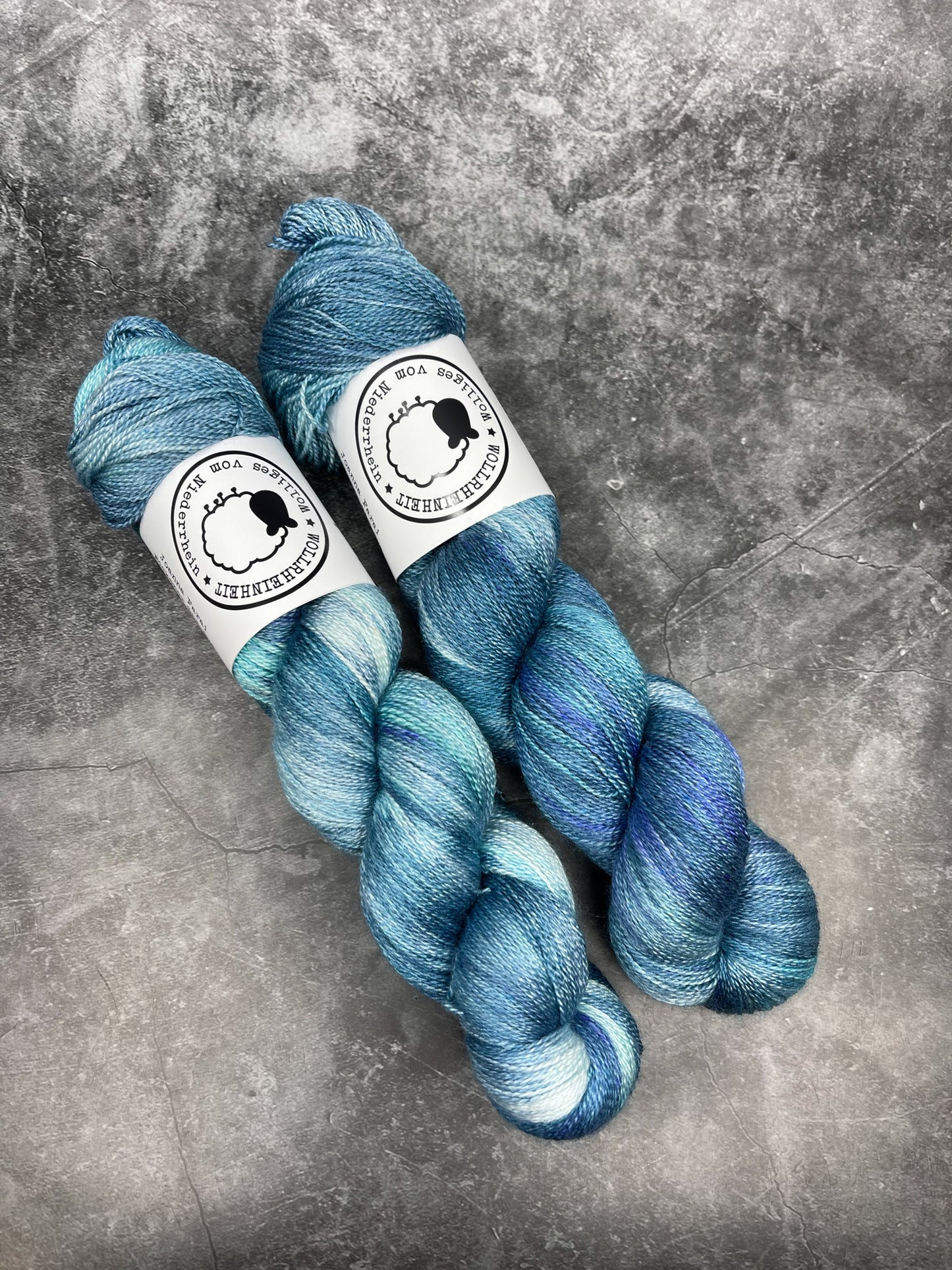 Sunny NIGHT - handgefärbtes Merino Seide Lacegarn 600m