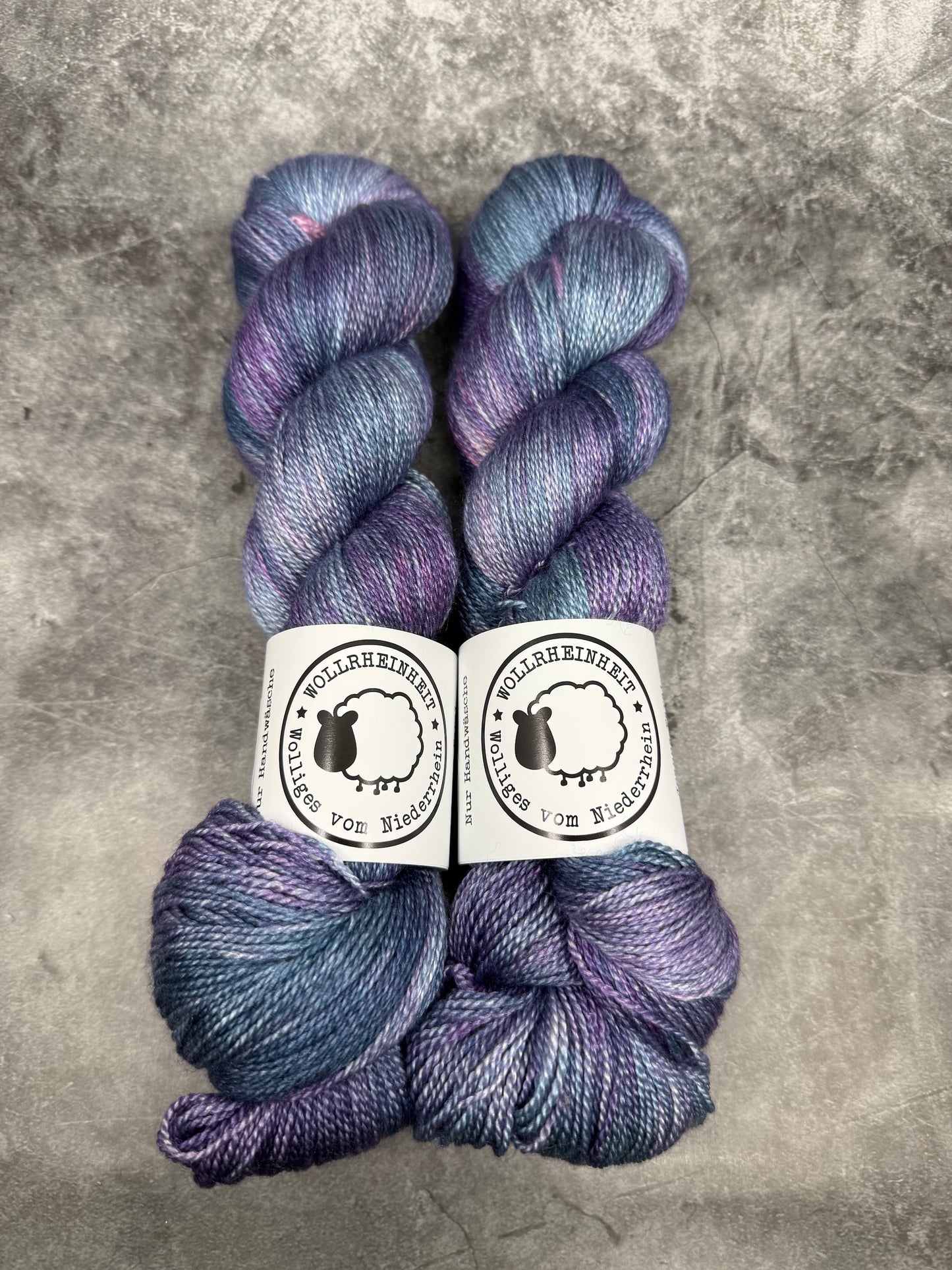 Sunny LILAC KISS - handgefärbtes Merino Seide Lacegarn 600m