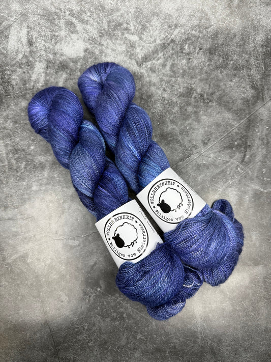 Sunny DARK BLUE - handgefärbtes Merino Seide Lacegarn 600m