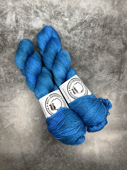 Sunny WINTER BLUE - handgefärbtes Merino Seide Lacegarn 600m